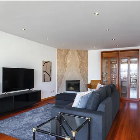 Whome Penthouse Luxe - Views, Terrace & Parking