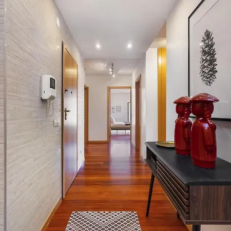 Whome Penthouse Luxe - Views, Terrace & Parking Apartment