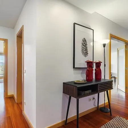 Whome Penthouse Luxe - Views, Terrace & Parking Apartment