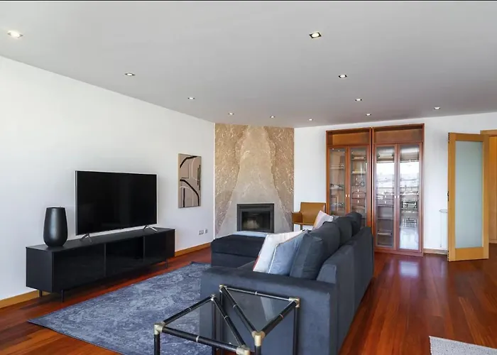 Whome Penthouse Luxe - Views, Terrace & Parking